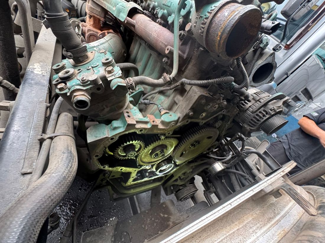 Serviço interno no motor diesel
